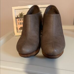 Dr. Scholl’s Greige Leather Slip-On Wedge 8.5